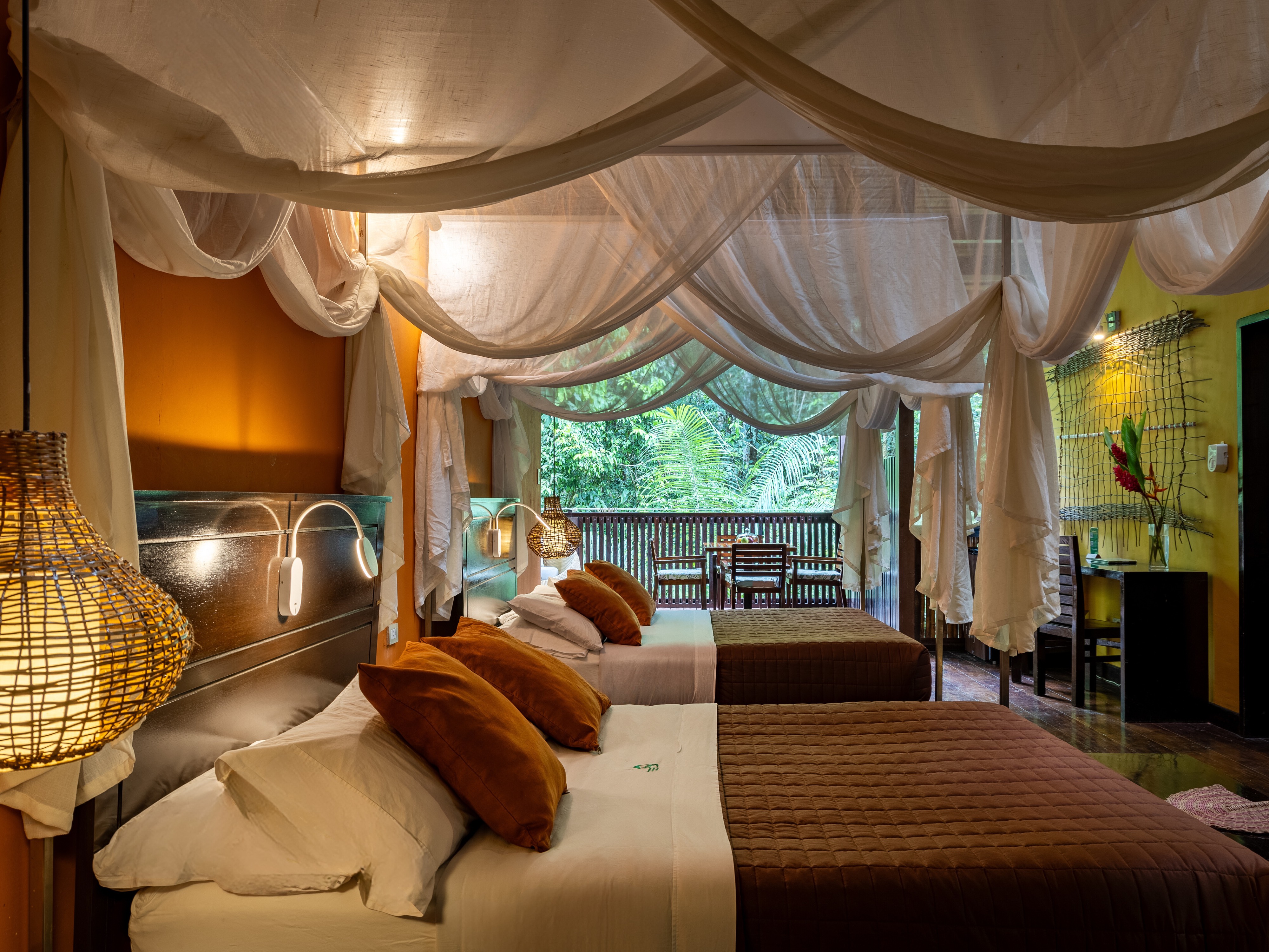 Reading Light Deluxe Suite At Posada Amazonas