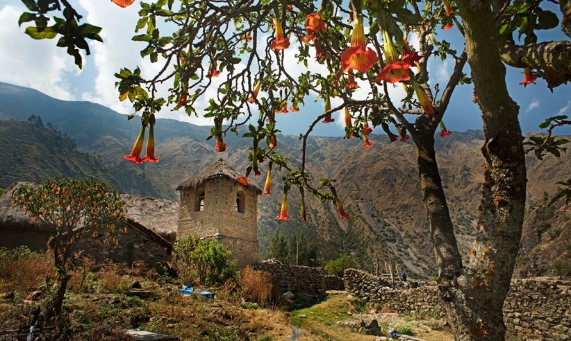 Chapel Huilloc Las Qolqas