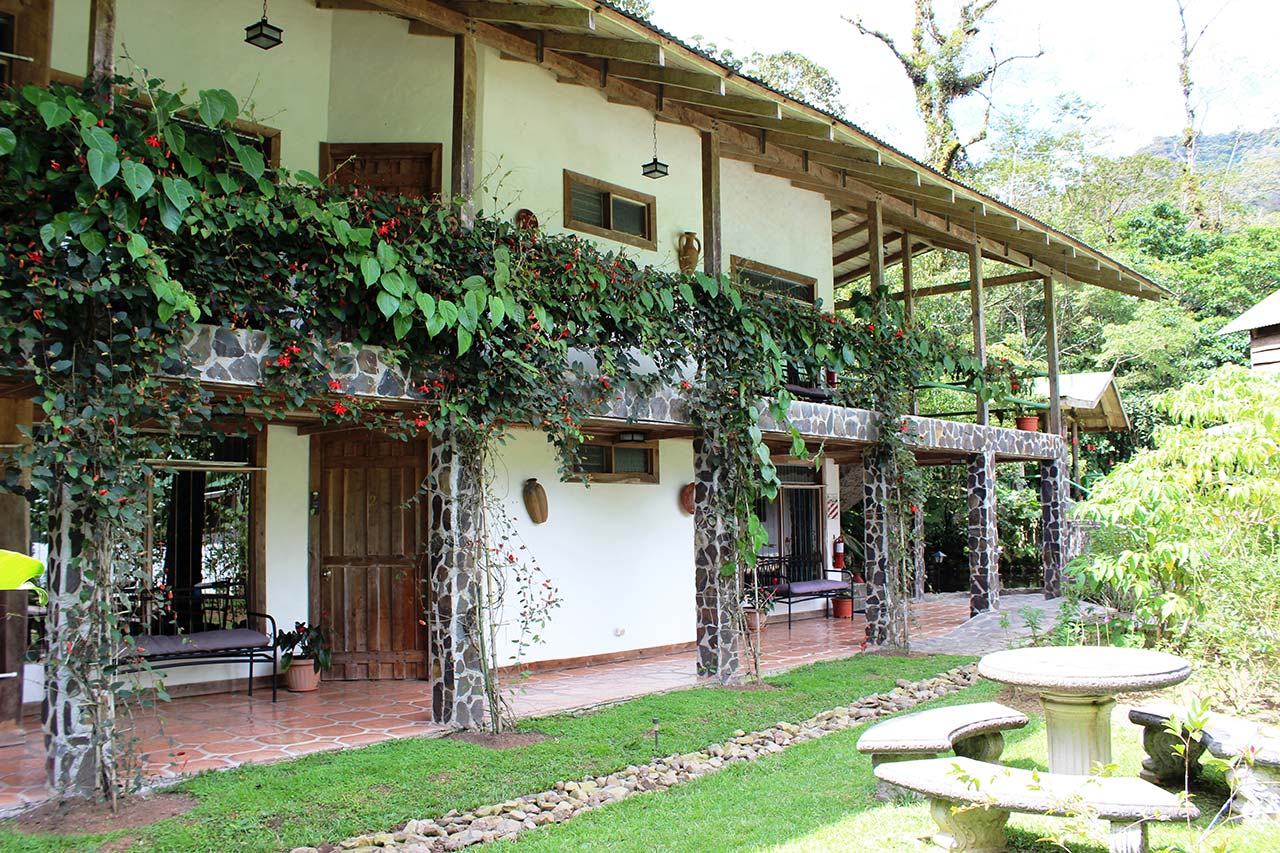 5 FACHADA BOSQUE DE PAZ COSTA RICA