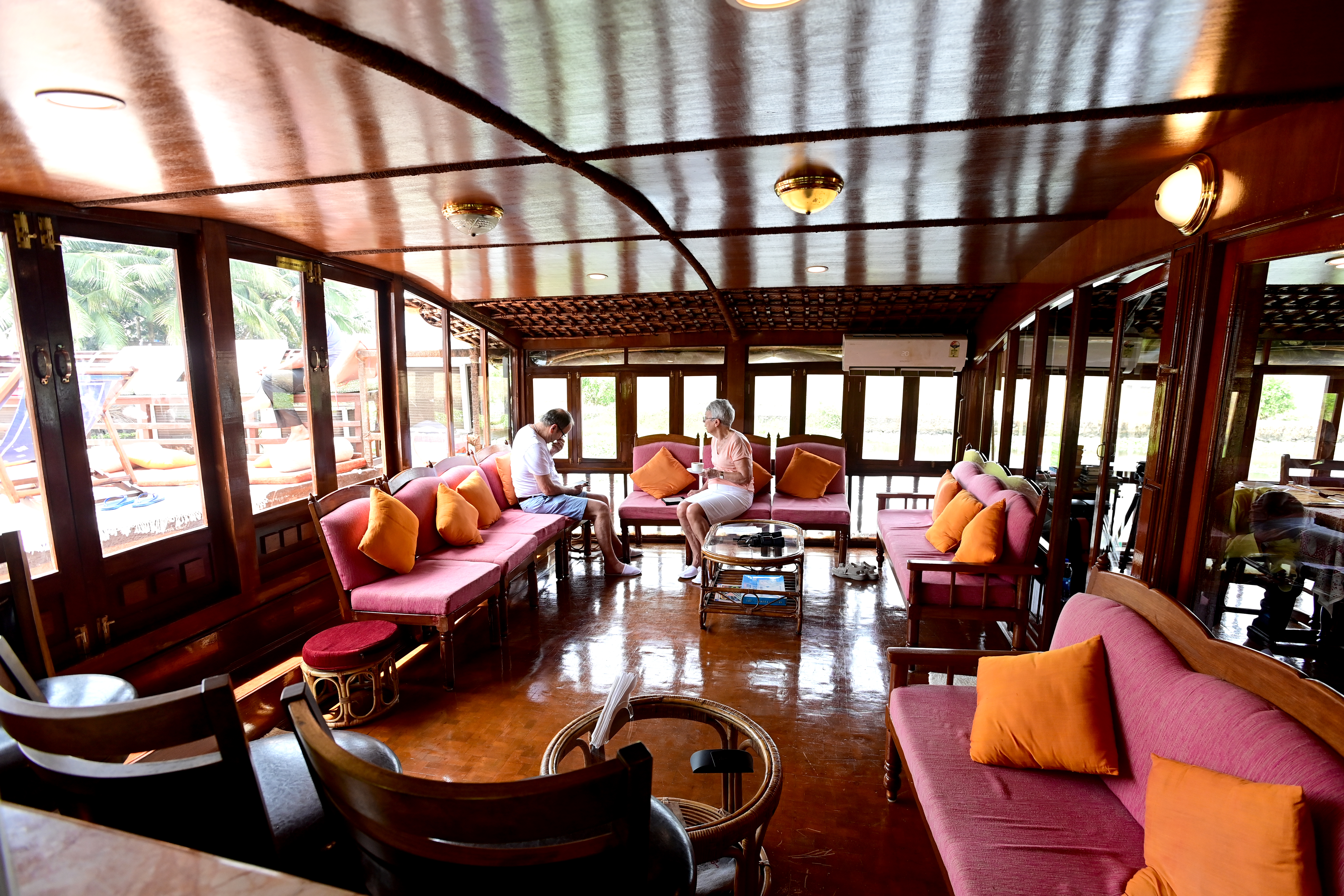 RV Vaikundam, Lounge, Interior