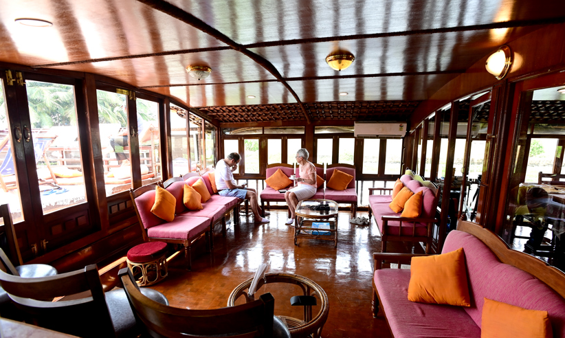 RV Vaikundam, Lounge, Interior