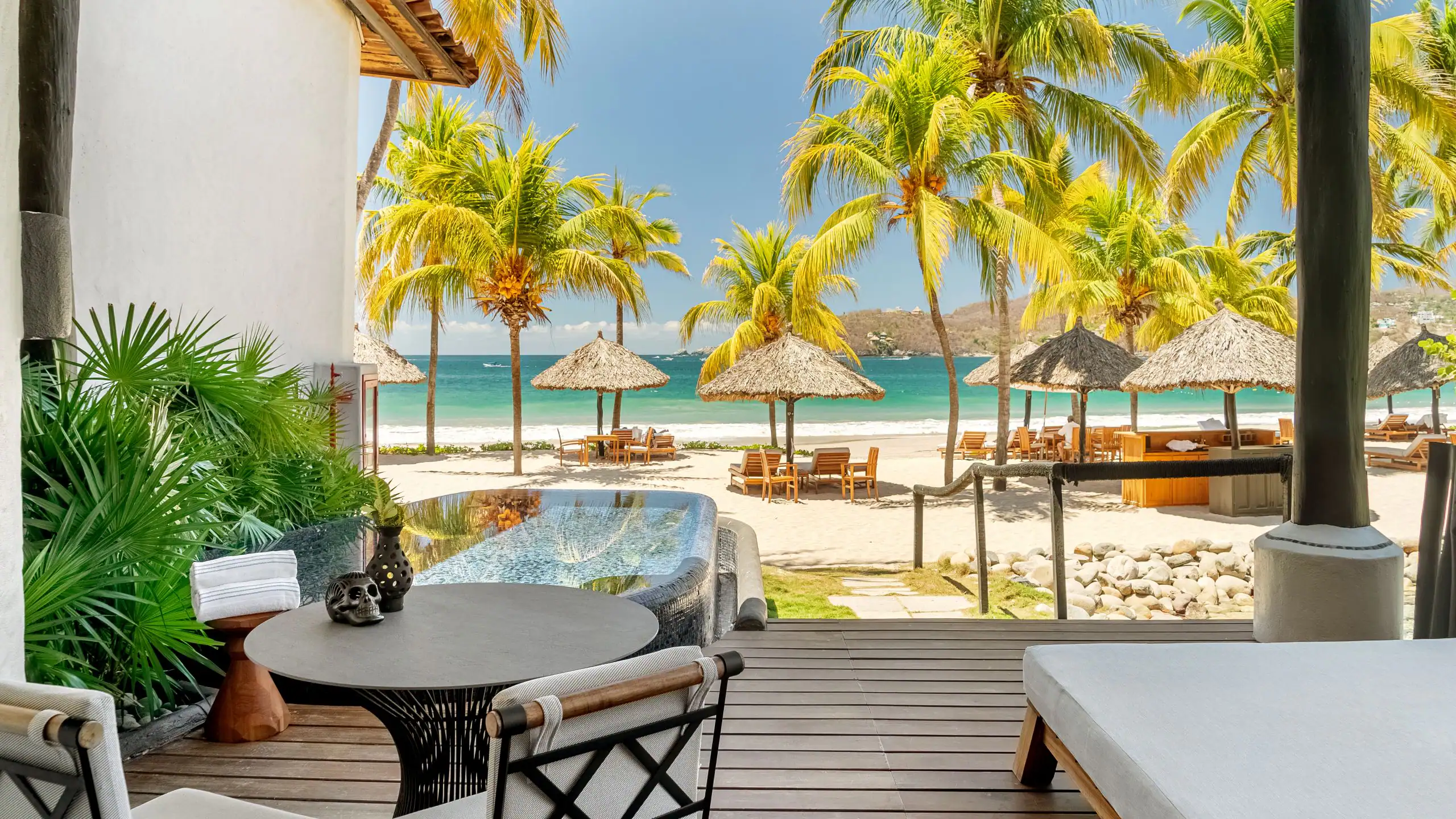 ZIHTH P0078 Beach Suite Patio.16X9
